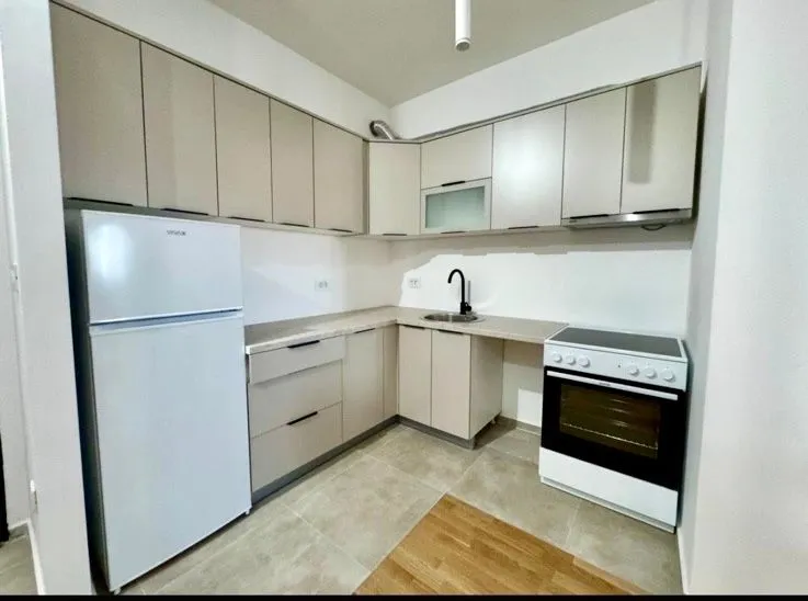 Izdavanje, jednosoban stan, 46m², Stari Aerodrom, Podgorica