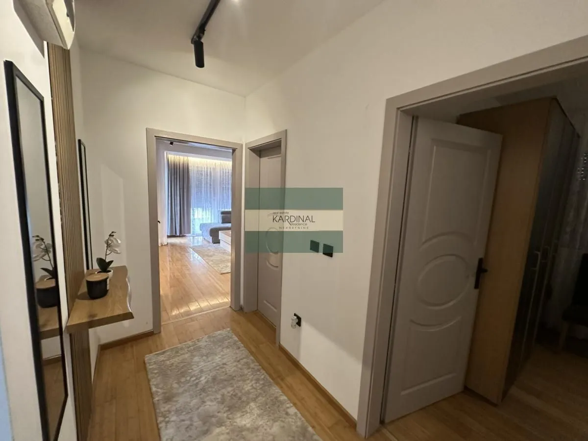 Izdavanje, dvosoban stan, 52m², Centar, Kragujevac
