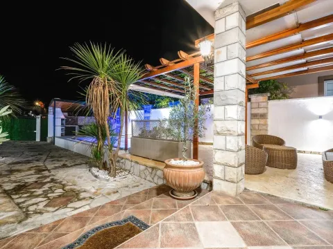 Sale, house, 198m², Dumidran, Tivat - image 23