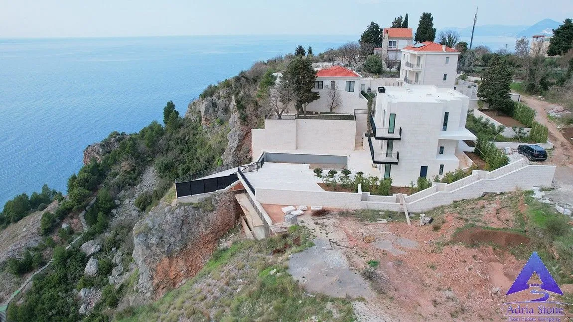 Prodaja, kuća, 580m², Skočiđevojka, Budva