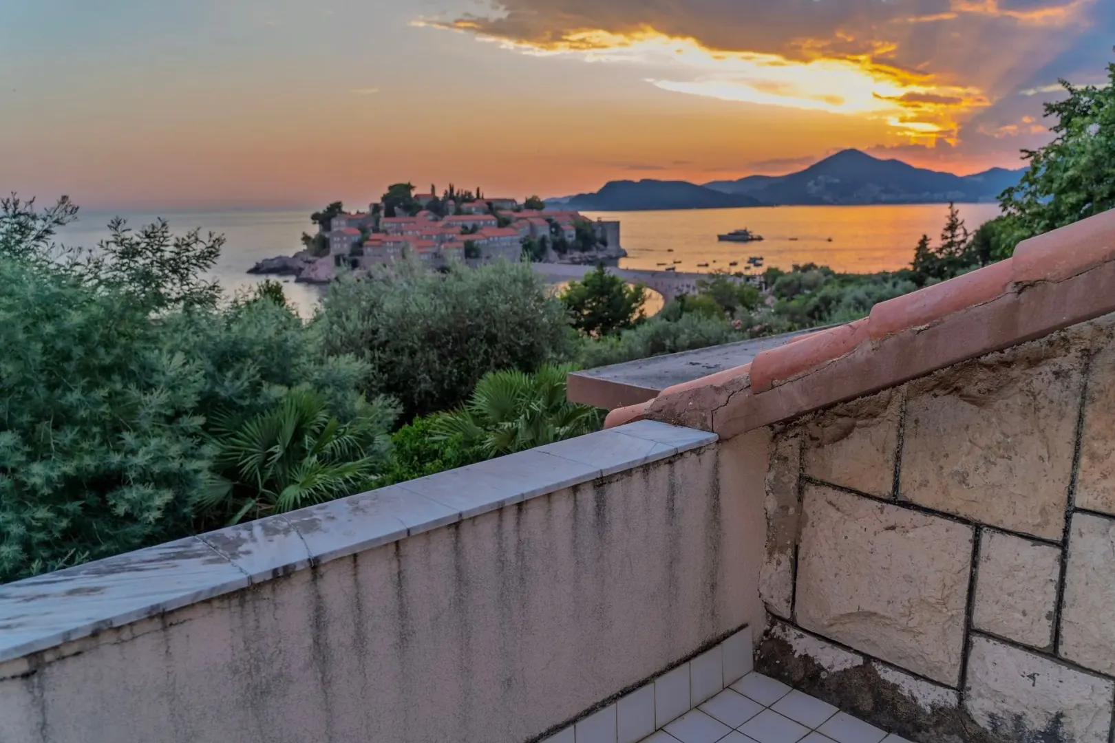 Izdavanje, kuća, 200m², Sveti Stefan, Budva