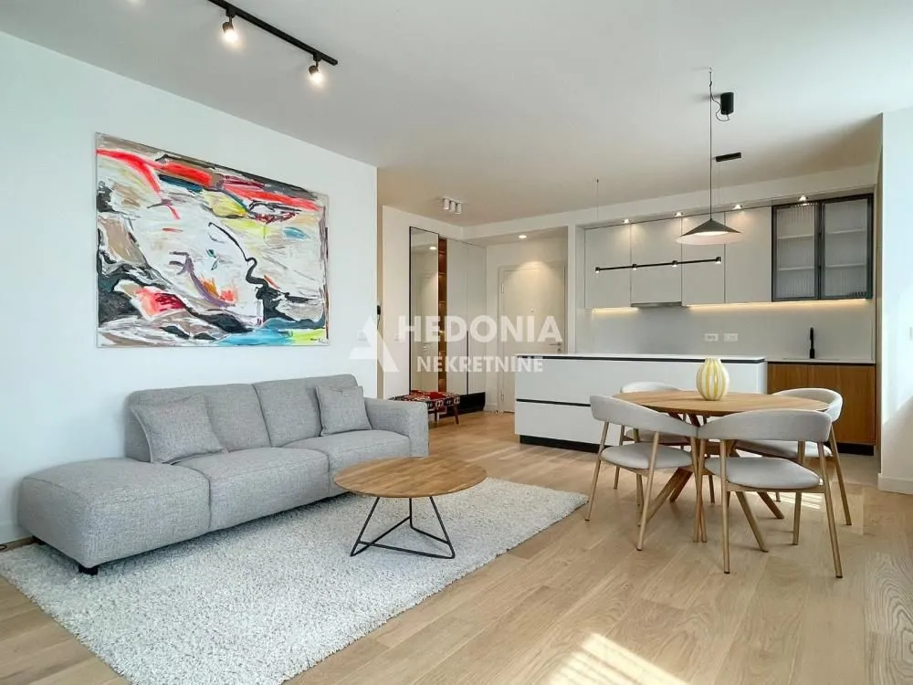 Izdavanje, trosoban stan, 90m², Savski Venac, Beograd