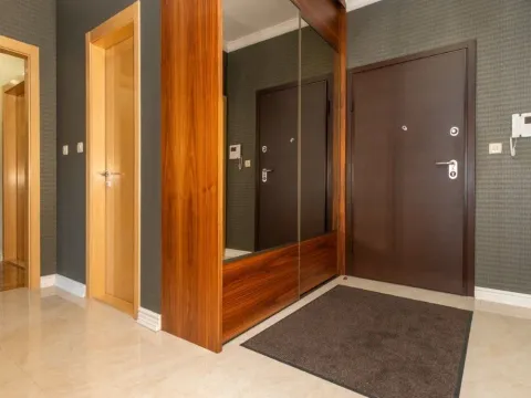 Izdavanje, trosoban stan, 110m², Preko Morače, Podgorica - image 3