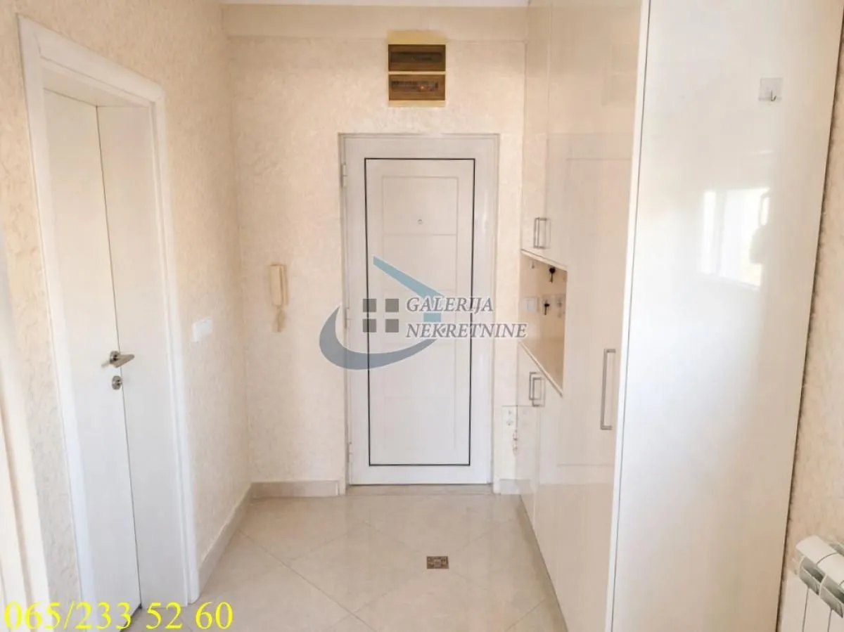 Prodaja, četvorosoban stan, 105m², Vojvode Vlahovica, Beograd