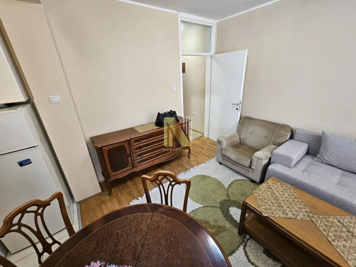 Izdavanje, jednosoban stan, 42m², Rotkvarija, Novi Sad Sve Podlokacije