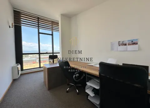 Izdavanje, četvorosoban stan, 160m², Stari Aerodrom, Podgorica - image 12