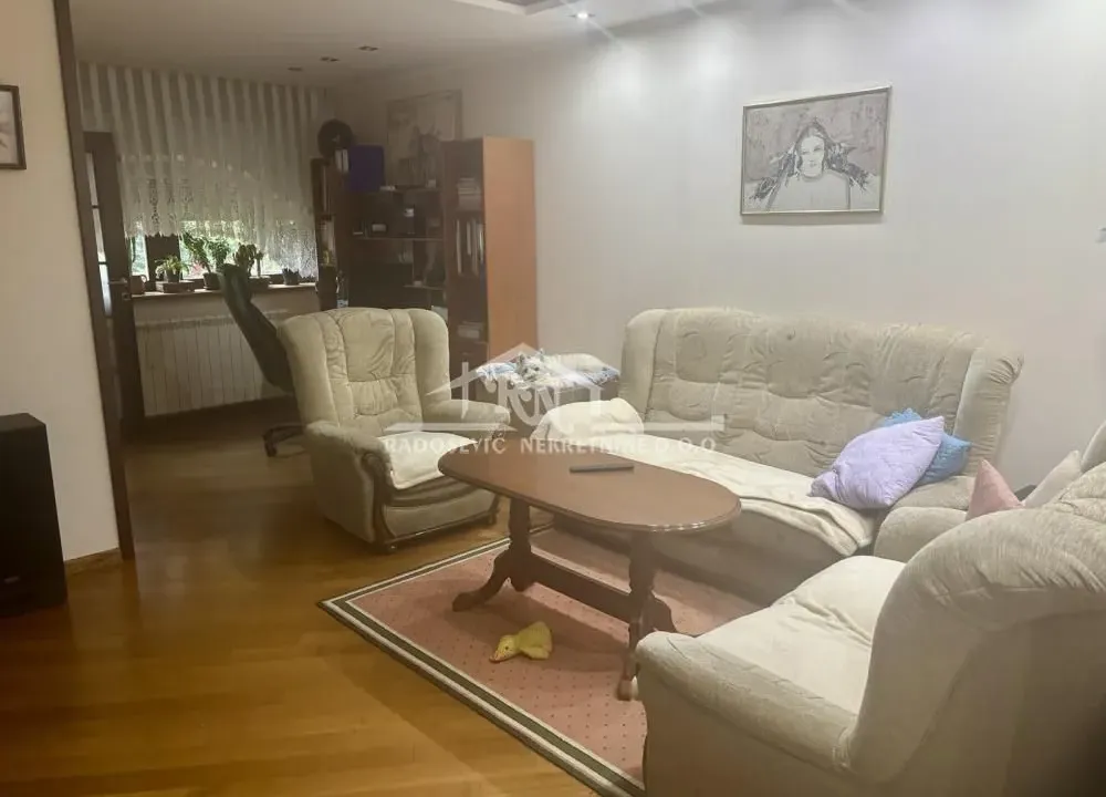 Prodaja, stan, 199m², Petlovo Brdo, Beograd