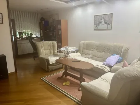 Sale, apartment, 199m², Petlovo Brdo, Beograd