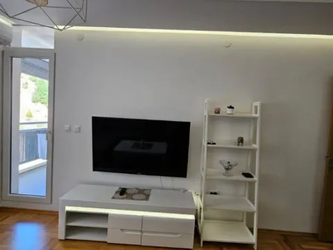 Izdavanje, trosoban stan, 100m², Dubovica, Budva - image 3