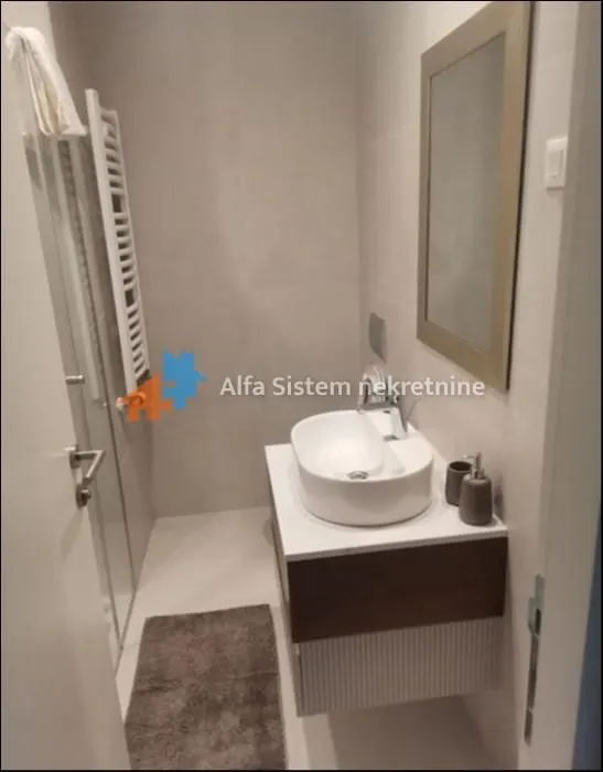 Izdavanje, jednosoban stan, 33m², Savski Venac, Beograd