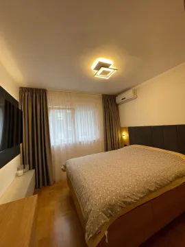 Furnished bedroom with a double bed, TV and air conditioning. - image 11