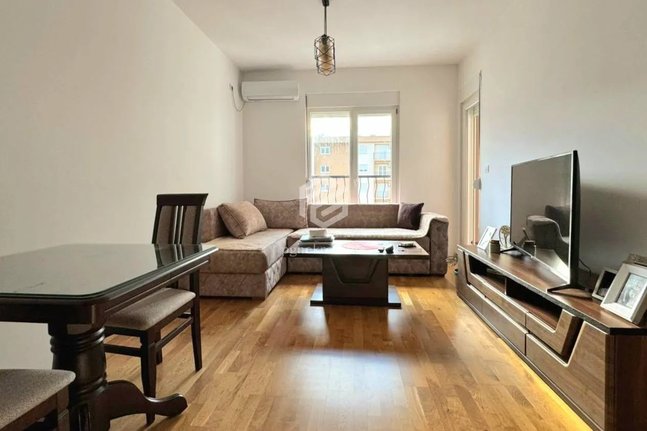 Izdavanje, jednosoban stan, 42m², Stari Aerodrom, Podgorica