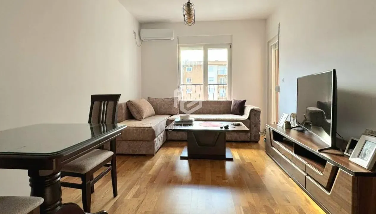 Izdavanje, jednosoban stan, 42m², Stari Aerodrom, Podgorica