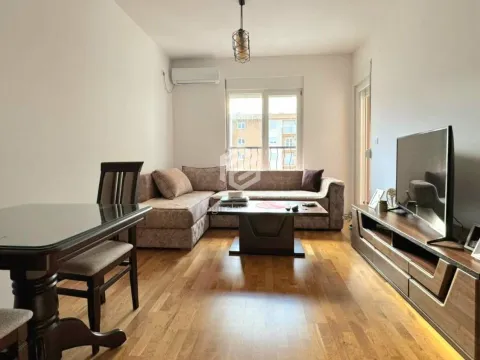 Izdavanje, jednosoban stan, 42m², Stari Aerodrom, Podgorica - image 1