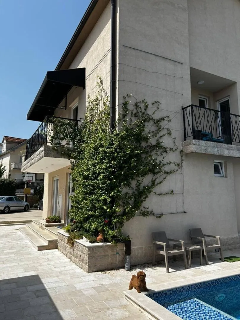 Rent, house, 200m², Mrčevac, Tivat
