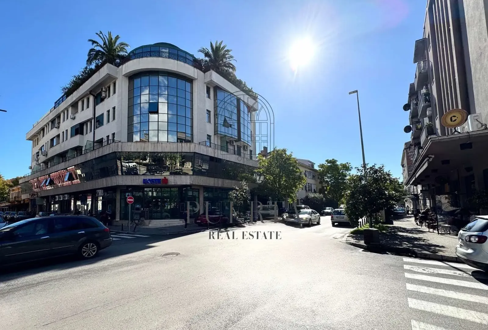 Izdavanje, dvosoban stan, 76m², Centar, Podgorica