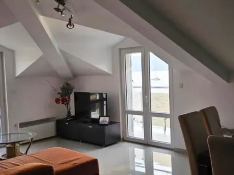 Izdavanje, dvosoban stan, 80m², Centar, Tivat - image 10