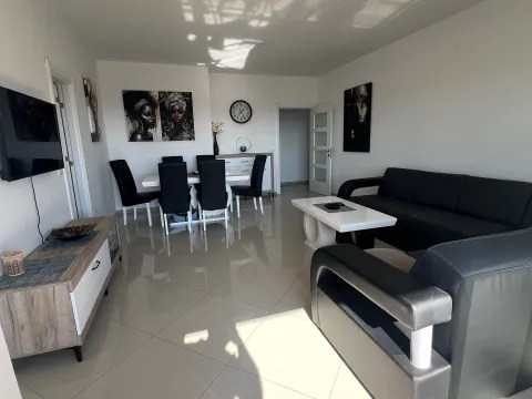 Izdavanje, dvosoban stan, 84m², Šušanj, Bar - image 4