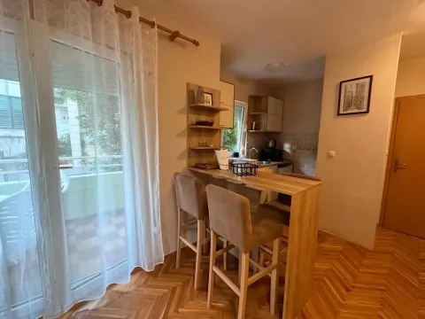 Izdavanje, stan, 29m², Podkošljun, Budva - image 4