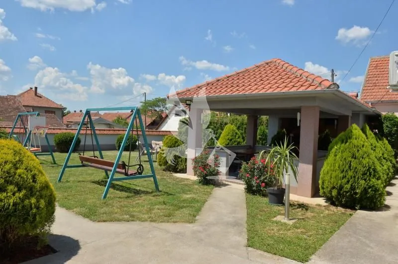 Sale, house, 554m², Mladenovac, Beograd