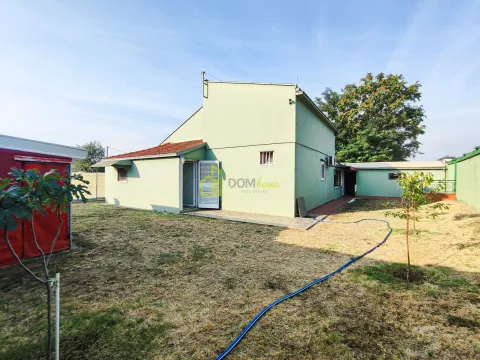 View of the back of the house and yard. - image 4