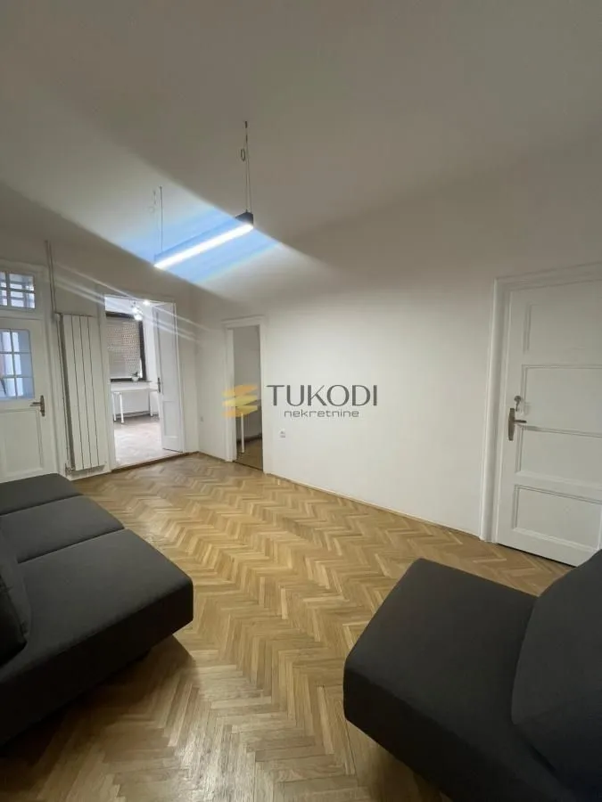 Prodaja, četvorosoban stan, 119m², Centar, Novi Sad