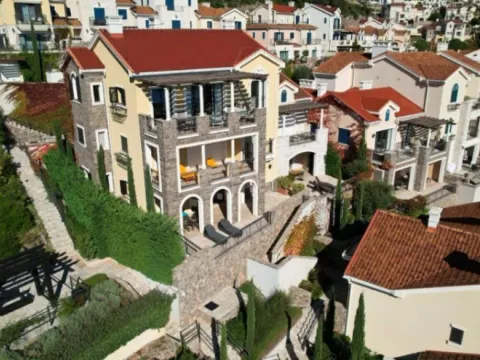 Stan in Luštica Bay