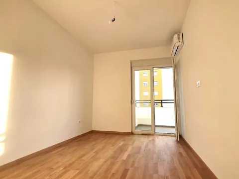 Prodaja, stan, 45m², Pobrežje, Podgorica - image 4