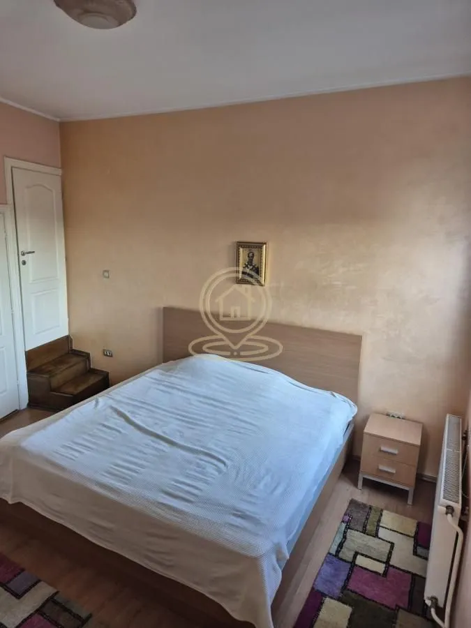 Izdavanje, četvorosoban stan, 106m², Kalenić Pijaca, Vračar Sve Podlokacije