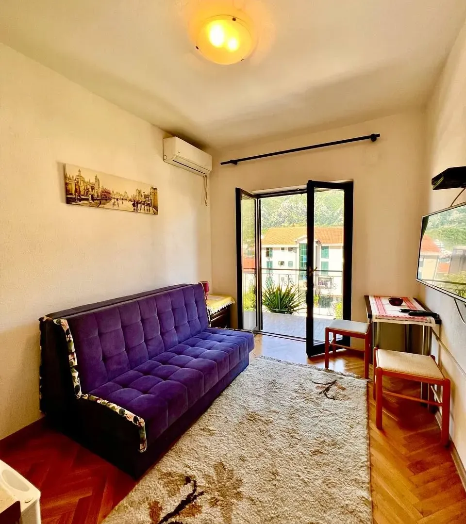 Rent, one bedroom apartment, 33m², Dobrota, Kotor