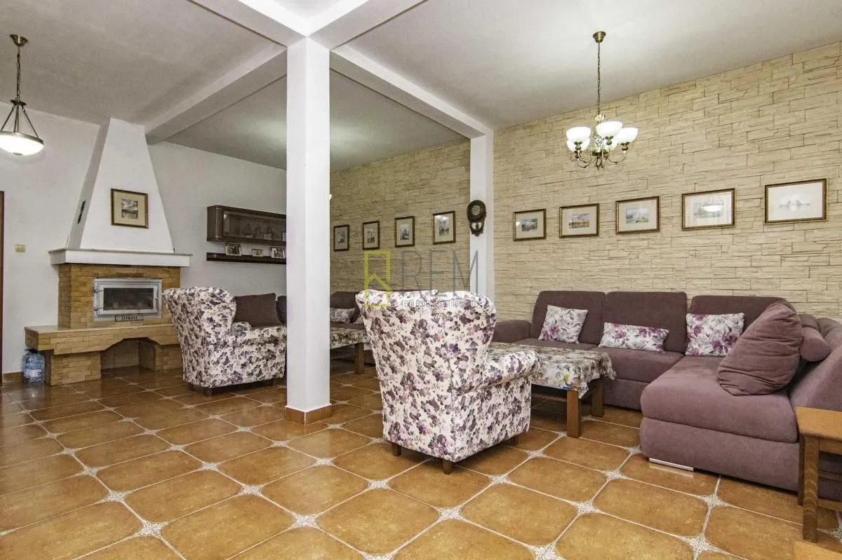 Prodaja, kuća, 400m², Danilovgrad, Crna Gora