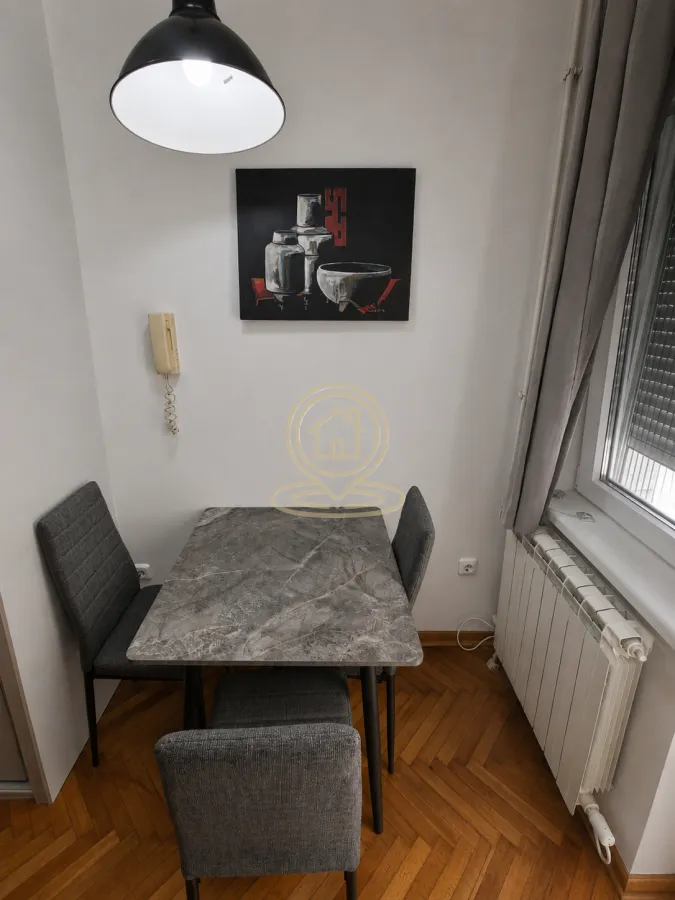 Izdavanje, jednosoban stan, 27m², Stari Grad, Beograd