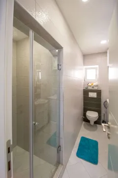 Rent, one bedroom apartment, 50m², Petrovac, Budva - image 9