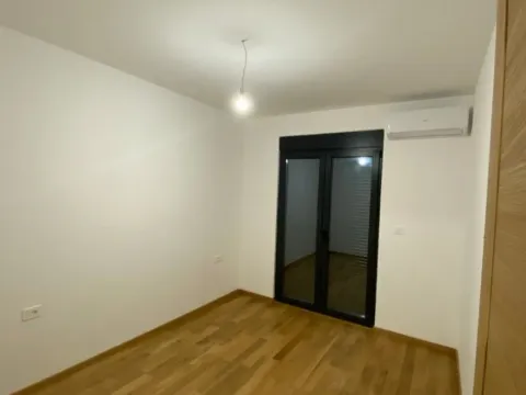 Izdavanje, jednosoban stan, 45m², City Kvart, Podgorica - image 4