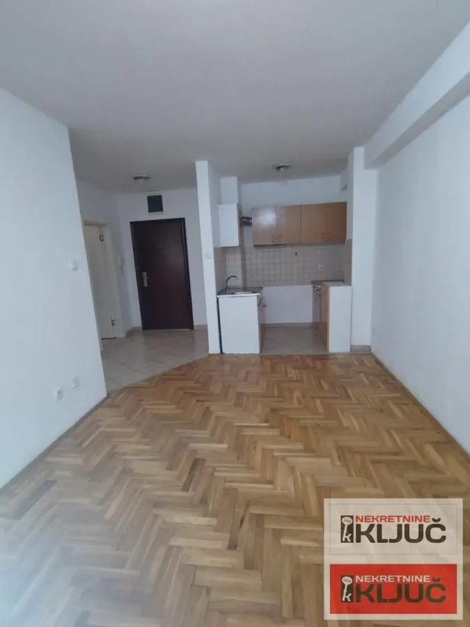 Izdavanje, dvosoban stan, 45m², Grbavica, Novi Sad Sve Podlokacije