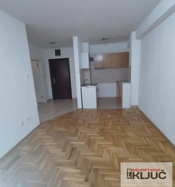 Izdavanje, dvosoban stan, 45m², Grbavica, Novi Sad Sve Podlokacije