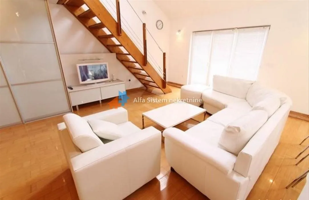 Izdavanje, dvosoban stan, 86m², Stari Grad, Beograd