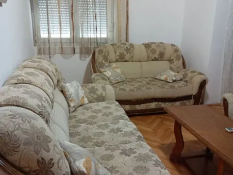 Izdavanje, jednosoban stan, 54m², Stari Aerodrom, Podgorica - image 1