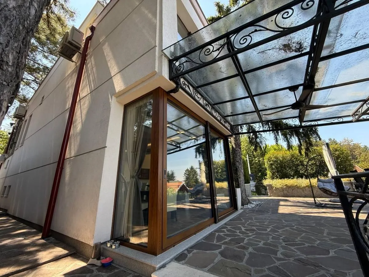 Prodaja, kuća, 318m², Petrovaradin, Novi Sad