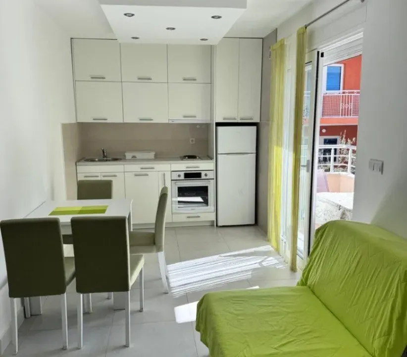 Izdavanje, jednosoban stan, 56m², Bečići, Budva