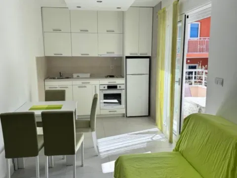 Rent, one bedroom apartment, 56m², Bečići, Budva
