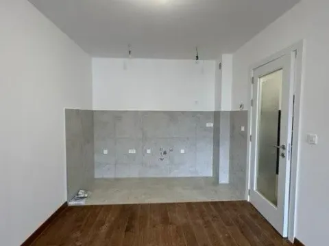 Izdavanje, trosoban stan, 64m², Tološka šuma, Podgorica - image 2