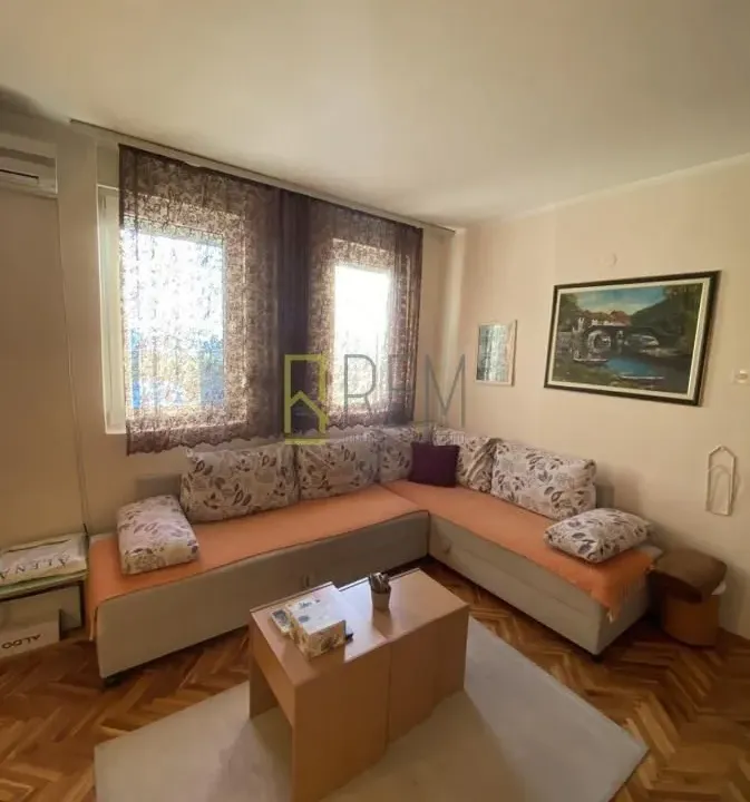 Izdavanje, jednosoban stan, 42m², Blok 6, Podgorica