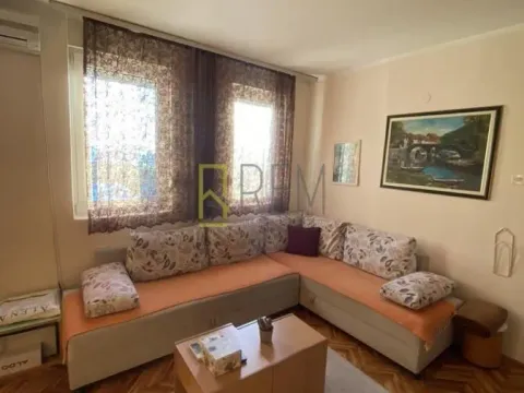 Izdavanje, jednosoban stan, 42m2, Blok 6, Podgorica Izdavanje, jednosoban stan, 42m2, Blok 6, Podgorica
