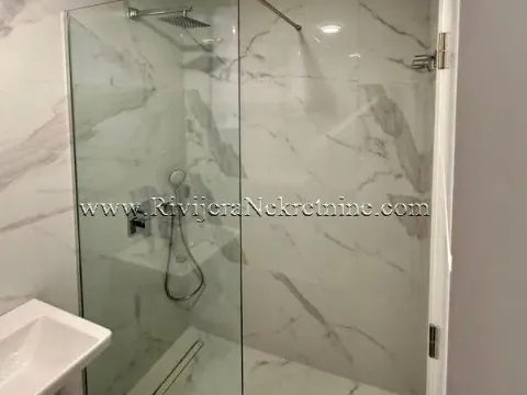 Sale, two bedroom apartment, 51m², Dobrota, Kotor - image 4