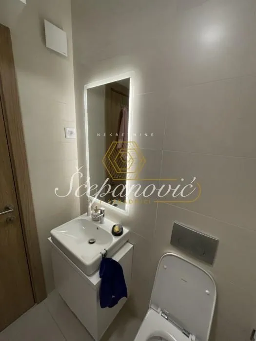Prodaja, četvorosoban stan, 111m², Bulevar Evrope, Novi Sad Sve Podlokacije