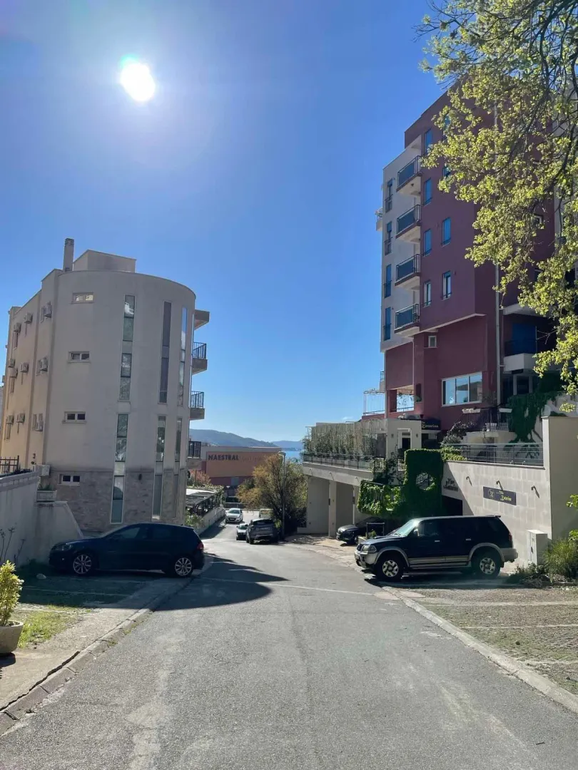 Izdavanje, garsonjera, 46m², Pržno, Budva