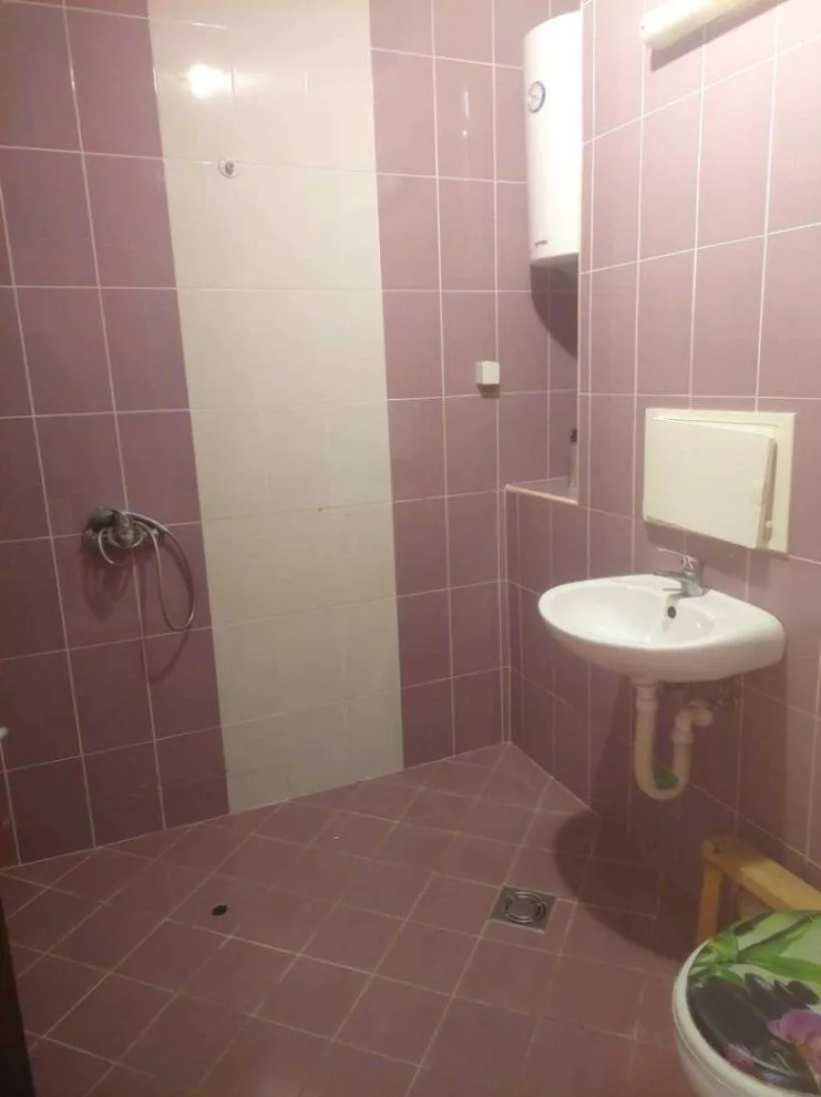Izdavanje, poslovni prostor, 80m², Centar, Bar