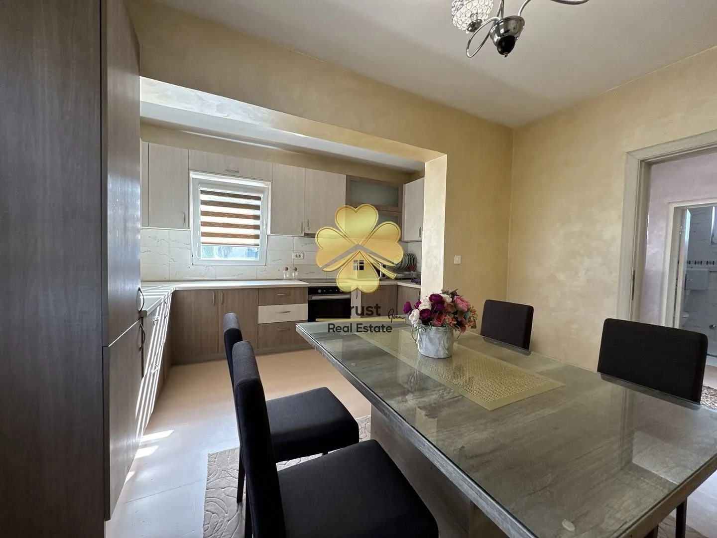 Rent, house, 250m², Tološi, Podgorica
