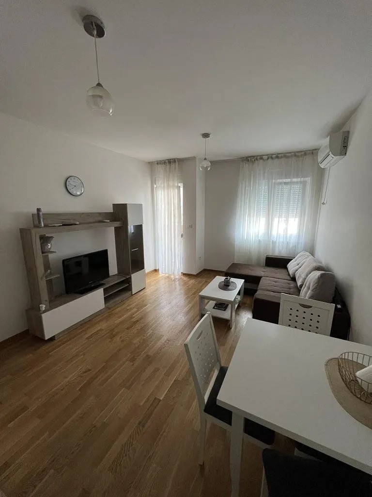Izdavanje, jednosoban stan, 45m², City Kej, Podgorica